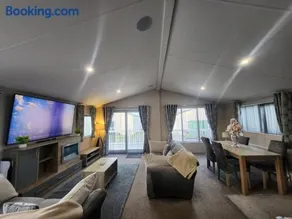 Hot tub lodge grange leisure park Mablethorpe - Image 1