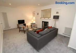 City Centre New Town 2 Bedroom Flat - Image 4