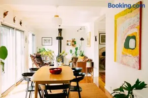 Sunny Coastal Retreat with Easy Walk to the Beach - Image 1