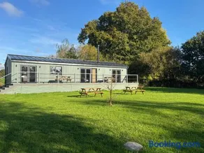 Lake Lodge at Farthings Farm - Image 2
