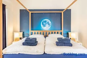 SEASIDE APARTMENTS - BEACHHOUSE SKY - Image 2