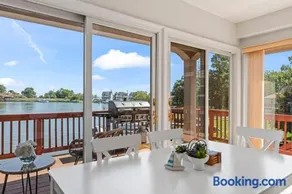 Waterfront Getaway - Dock UR Boat & Walk to Beach - Image 2