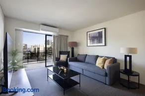 East Perth CBD Apartment close to The Swan River - Image 1