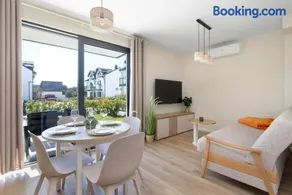 Bałtycka Oaza - Apartament z Ogrodem i Parkingiem - Basen, Jacuzzi, Sauna by Noclegi Renters - Image 1
