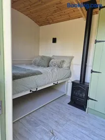 Clissmann Farm Shepherds Hut - Image 4