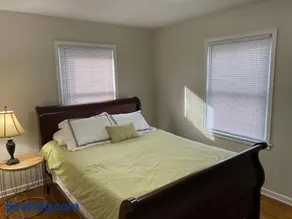 Cozy Eastside Bungalow - Image 3