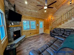 31R Brand new log home on quiet side street in Bethlehem, close to Main Street! 20 min to skiing - Image 3