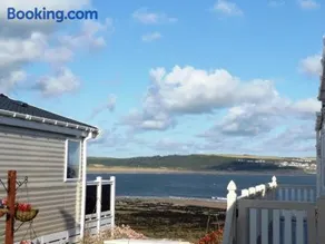 Caravan by the sea Trecco Bay - Image 3
