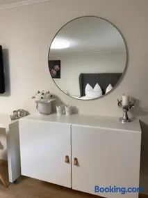 Stylische Wohnung in ruhiger Lage, sehr messenah - Image 3