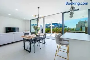 797 HOLIDAY RENTALS - Lujoso apartamento para 6 con jacuzzi en Higueron - Image 2