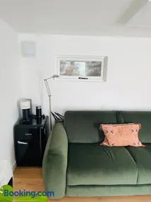 Modern Studio in Camden - Image 4