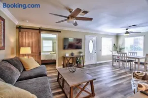 Hutchison Estate, Guest Suite 1 - Image 3