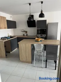 T3 Moderne à 10 min de la plage -Terrasse, Parking - Image 3