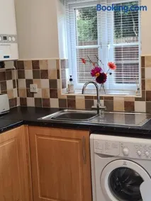2 bedroom house Admiral Court - Image 2