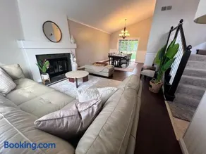 Bright & Spacious 5BR Modern Vacation Home - Near Disneyland & Beaches - Image 3