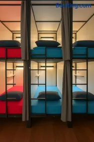 Capsule Hostel Perth - note - Valid passport required to check-in - Image 2
