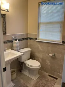 Elegant Spacious Family Gem 20 Min to Wilmington - Image 4