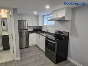 Toronto Etobicozy Guest House - Image 1
