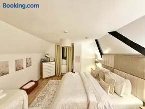 THREE BEDROOM Rural, relaxing and peaceful,DOGS welcome! With Cymru Holidays - Image 2