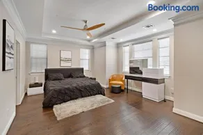 Modern Loft Unit with Patio at the Galleria - Image 2