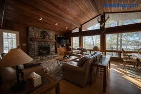 Stack's Back Bay Retreat - Image 4