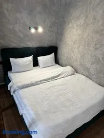 Сучасна студія з гойдалкою в ЖК Енергія - Image 3