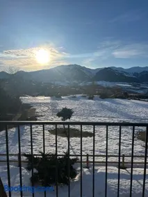 Appartement Cosy avec Vue Montagne, Balcon & Parking Gratuit - Image 4