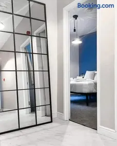Pavilion Mews Luxury Apartment - Image 2