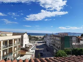 Apartamento Victoria, 300 m de la playa y de parking publico en la playa,100 m centro - Image 1