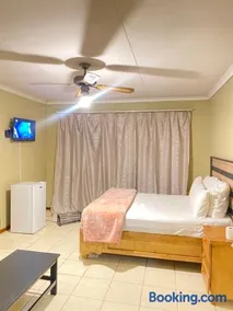c and c guest house pretoria north - Image 2