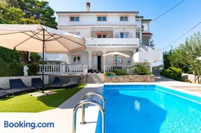 Apartments Lores - Image 1