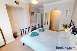 WOOLACOMBE HIBISCUS 2 Bedrooms - Image 2
