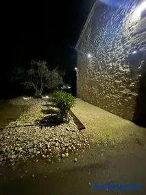 Cabanon douillet rousset les vignes - Image 2