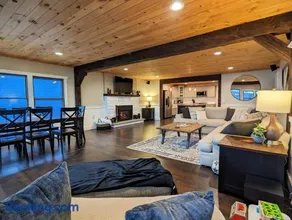 Modern Lakefront Retreat Near Brooklyn and Jackson Michigan - Image 1