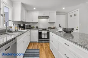 Falmouth Paradise 4BR FirepitFireplace - Image 3