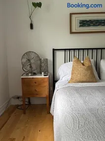 Clearbrooke Gem- Bright Private Bedroom close to YYZ - Image 1