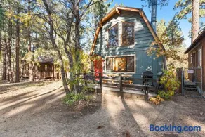 The Sugar Loft - Cozy cabin located in one of the quietest neighborhoods! Relax and recharge! - Image 1