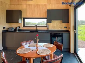 Tillyfruskie Farm Holiday Cabin, Finzean - Image 2