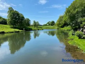 Mill House Cottage, on a Fishing Park near Brampton with hot tub - Image 4