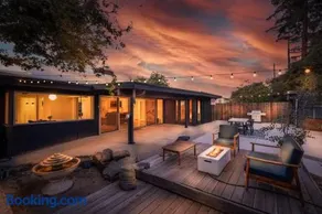 Old World Charm W/Dry Sauna & Water Front Dock - Image 2