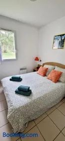 maison cosy avec piscine, tennis, piste cyclable - Image 3