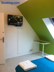 2 chambres doubles, 1chambre 4 lits simples, Salle de bains avec balnéo thérapie - Image 4