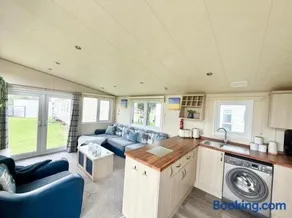 Enzos palace- St Margaret's Holiday Park - Image 1