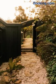 Myrtle Creek Farm, Luxury Eco Retreat with Sauna & Outdoor Bath - Image 2