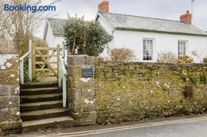 May Tree Cottage Manorbier 5 mins from the beach Sleeps 4 - Image 1