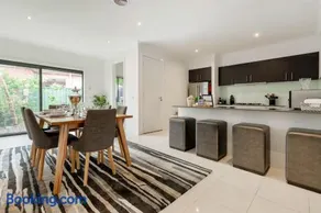 VAQUAY Contempo In Flemington - Image 4