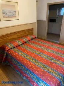 Tacoma Center Motel - Image 1