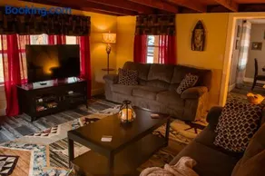 Creekside Cottage - Image 1