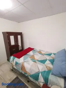 Casa céntrica en zona privada - Image 4