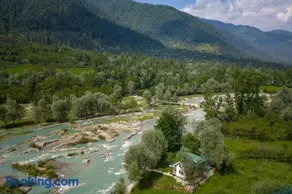 Water's Edge by VEO, StayVista - 3BHK Pet-Friendly Forest-View Villa - Image 3